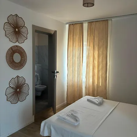 Atlantis Boutique מלון